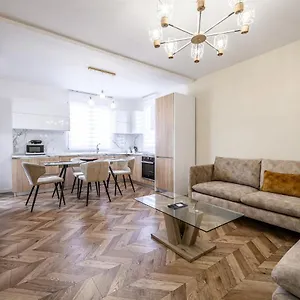 Miku Apartments-luxury View At Wilson Square Apartment Tirana